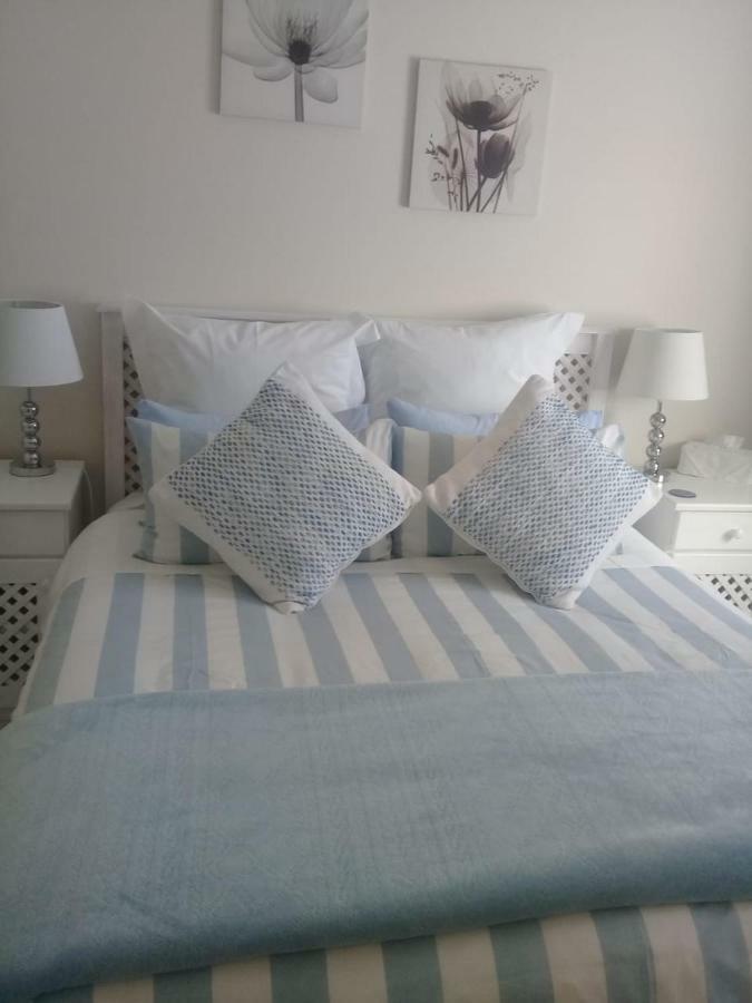 Settle Inn Self Catering Accommodation 科尔切斯特 外观 照片